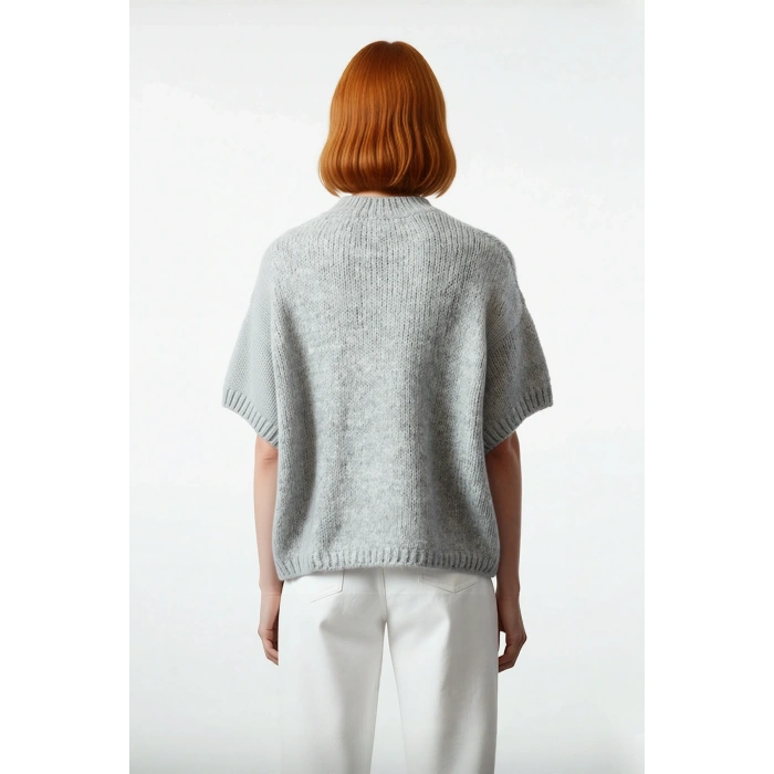 Kadın Oversize Kesim Dik Yaka Kalın Dokulu Düz Desen Kısa Kollu Triko Kazak İlkbahar Sonbahar