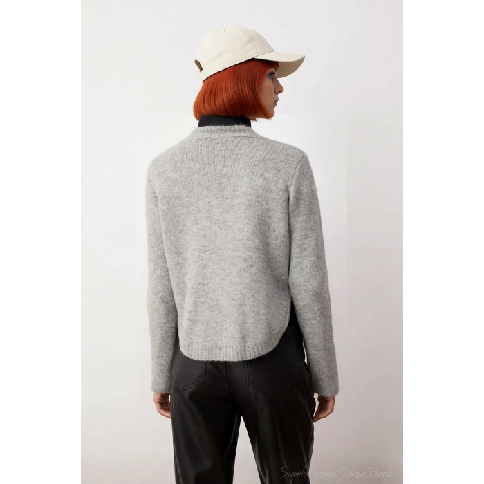 Kadın Oversize Kesim Düğme Detaylı Yumuşak Dokulu Rahat Triko Kazak Kış Modasına Uygun Şık Seçim