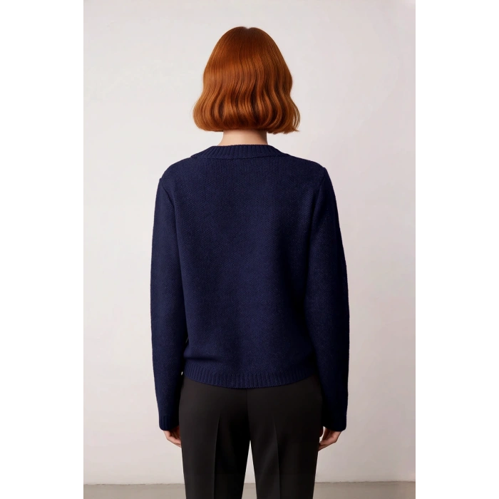 Kadın Oversize Kesim Düğme Detaylı Yumuşak Dokulu Rahat Triko Kazak Kış Modasına Uygun Şık Seçim