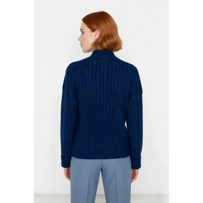 Kadın Oversize Kesim Düşük Kol Dik Yaka Fitilli Triko Kazak Kışlık Rahat ve Şık Günlük Kombinler