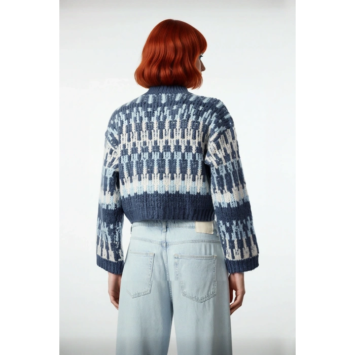 Kadın Oversize Kesim Etnik Desenli Uzun Kollu Crop Triko Kazak Soğuk Günler İçin İdeal Kaliteli