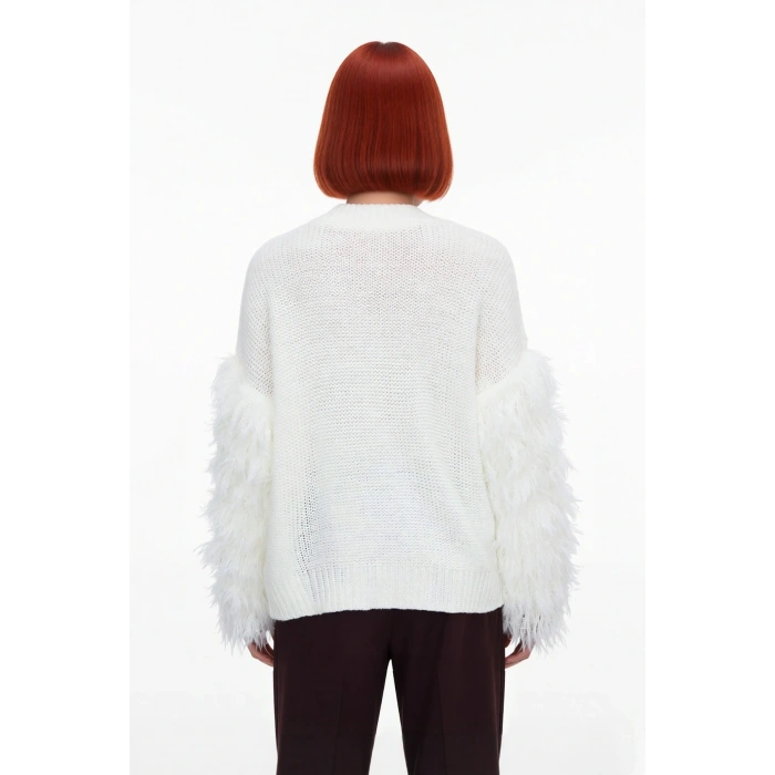 Kadın Oversize Kesim Saç Örgü Desenli Düşük Kol Püsküllü Triko Kışlık Kazak Modern Ve Konforlu