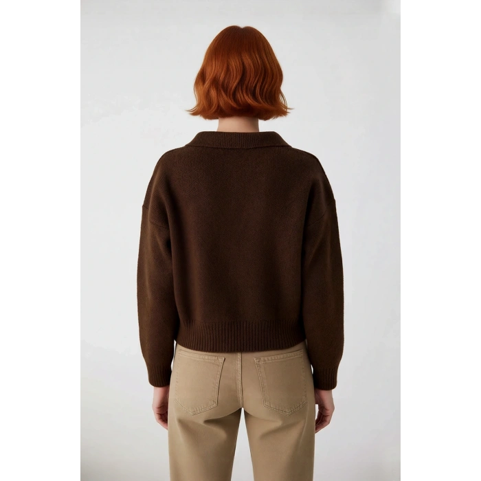 Kadın Oversize Polo Yaka Triko Kazak Kışlık Soğuk Hava Şıklığı İçin İdeal Günlük Kombinler