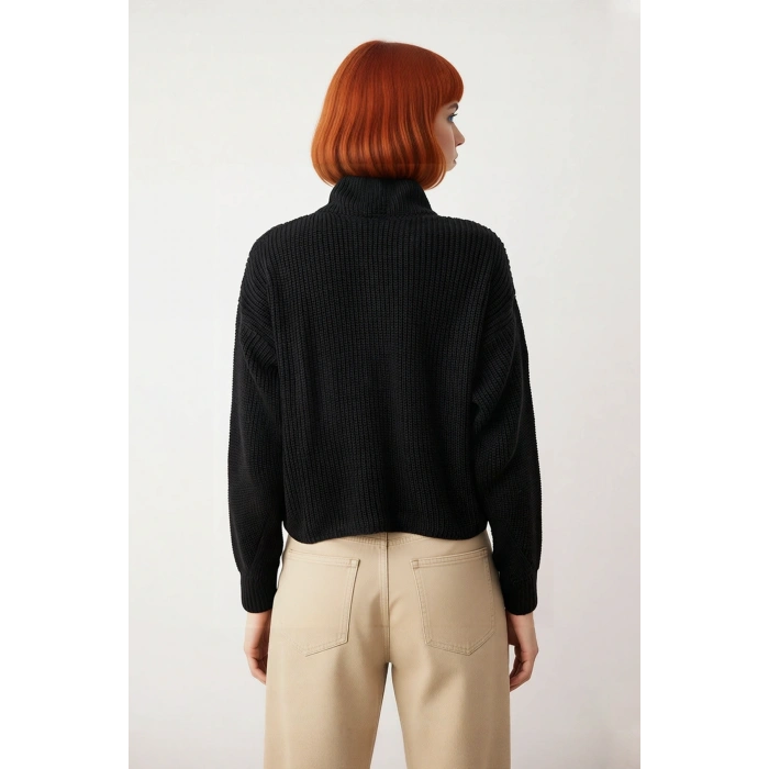 Kadın Oversize Rahat Kesim Crop Fermuarlı Dik Yaka Akrilik Triko Kazak Soğuk Günler İçin İdeal