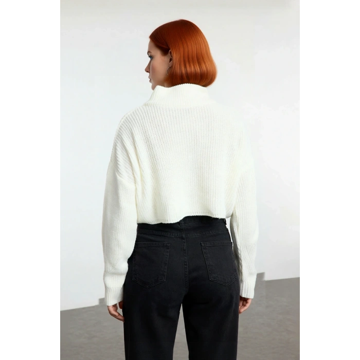 Kadın Oversize Rahat Kesim Crop Fermuarlı Dik Yaka Akrilik Triko Kazak Soğuk Günler İçin İdeal