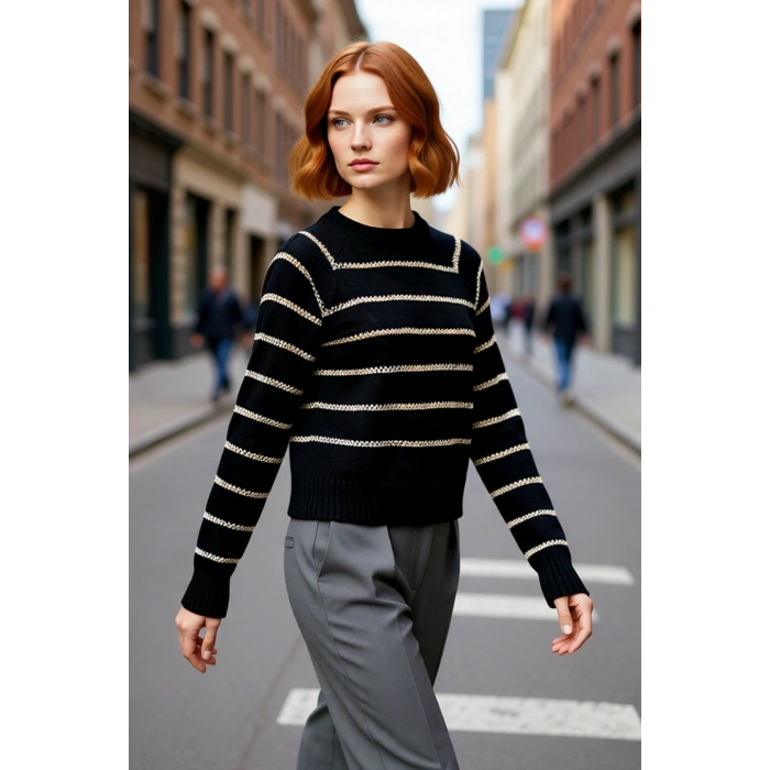 Kadın Oversize Reglan Kol Lacivert Çizgili Triko Kazak Modası Kış Mevsimine Özel Şıklık Kaliteli