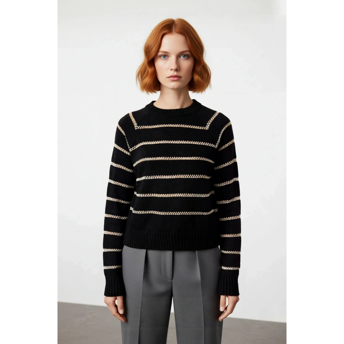 Kadın Oversize Reglan Kol Lacivert Çizgili Triko Kazak Modası Kış Mevsimine Özel Şıklık Kaliteli