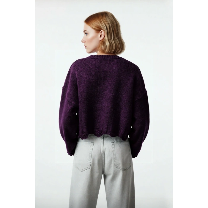 Kadın Oversize Triko Crop Kazak Düşük Kollu Akıtma Detaylı Yumuşak Dokusuyla Modern Şıklık Sunar