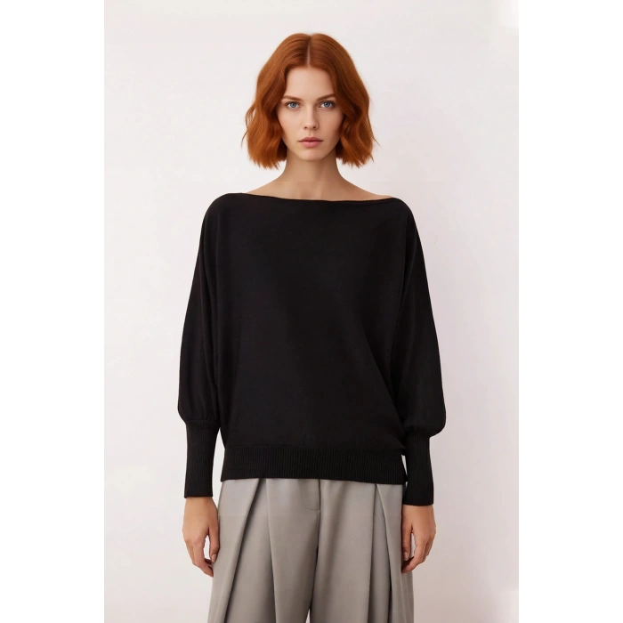 Kadın Oversize Triko Kazak Kayık Yaka ve Yarasa Kol Detaylı Kış Bahar Gardıroplarının