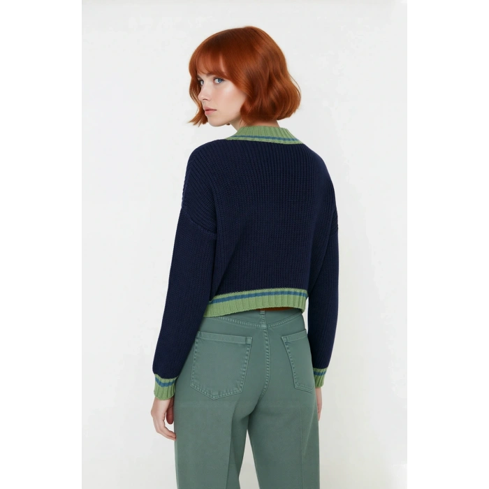 Kadın Oversize V Yaka Renk Bloklu Triko Kazak Soğuk Havalar İçin Basic Crop Uzun Kol Stil.