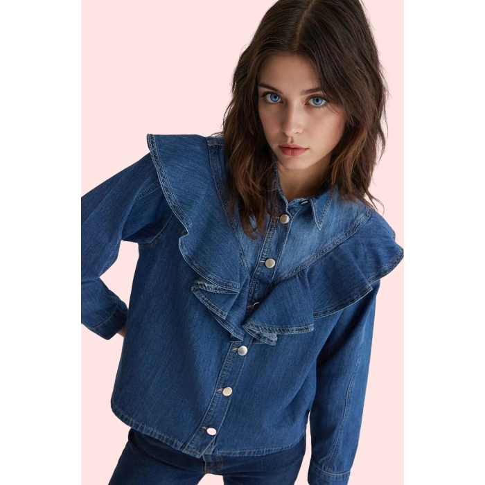 Kadın Pamuklu Denim Gömlek Volanlı Yaka Büzgülü Kollar Günlük ve Ofis Şıklığı Modern Tasarım