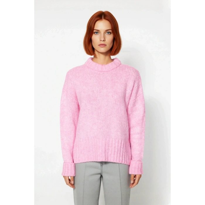 Kadın Pembe Oversize Dik Yaka Triko Kazak Kış Sezonuna Özel Modern Ve Rahat Giyimin Anahtarı