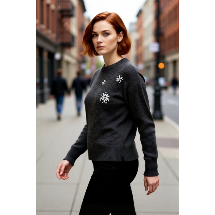 Kadın Pembe Taş Detaylı Regular Kalıp Düşük Kol Bisiklet Yaka Yumuşak Hissiyatlı Kışlık Triko Kazak