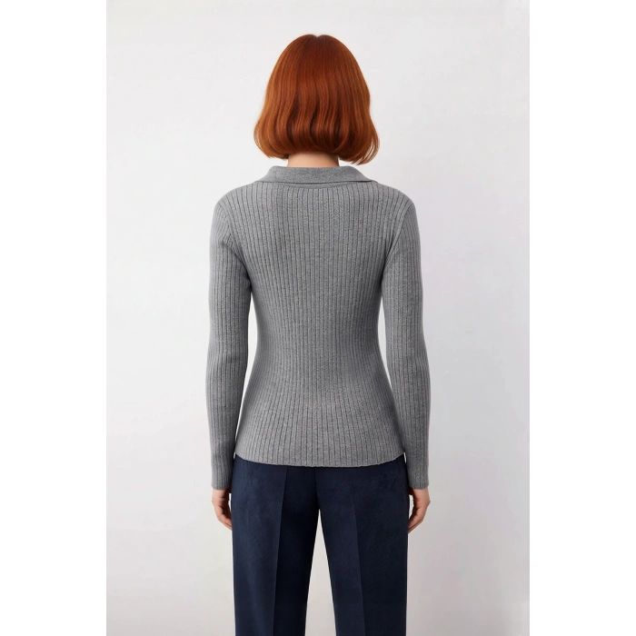 Kadın Polo Yaka Fitilli Triko Kazak Modern Fitted Tasarımıyla Casual Şıklığı Soğuk Havalarda