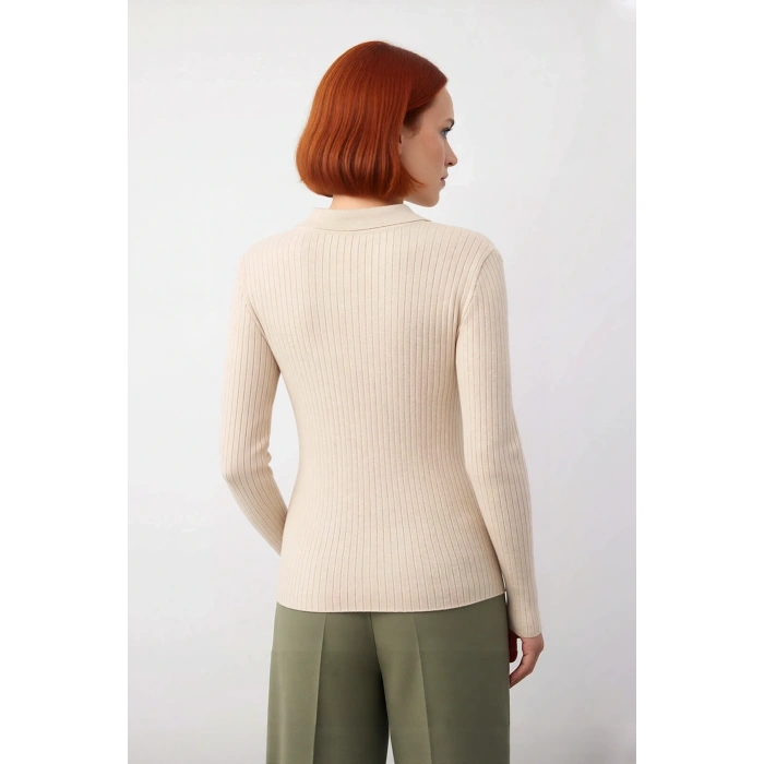 Kadın Polo Yaka Fitilli Triko Kazak Modern Fitted Tasarımıyla Casual Şıklığı Soğuk Havalarda