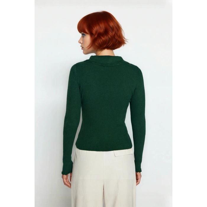 Kadın Polo Yaka Triko Kazak Akrilik Materyal Fitted Kesim Uzun Kollu Casual Şık Görünüm Sunar