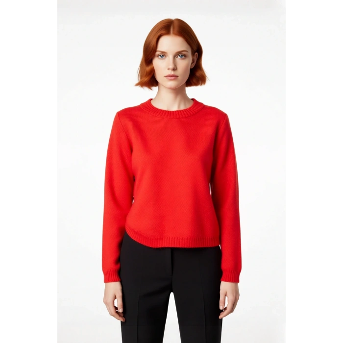 Kadın Regular Boy Orta Kalınlıkta Rahat Oversize Triko Kazak Şık Yan Düğme Detaylarıyla Öne Çıkıyor