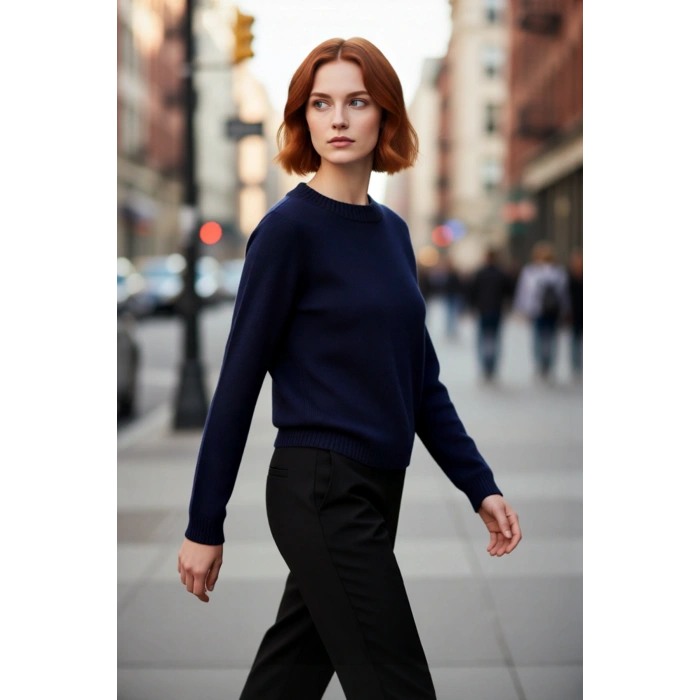 Kadın Regular Boy Orta Kalınlıkta Rahat Oversize Triko Kazak Şık Yan Düğme Detaylarıyla Öne Çıkıyor