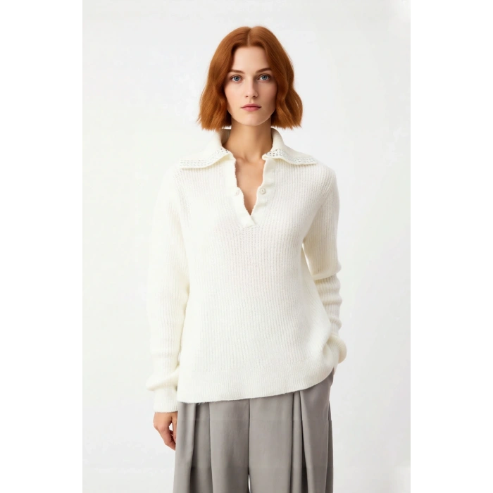 Kadın Regular Fit Devrik Yaka Taş Detaylı Düşük Kollu Triko Kazak Kışlık Şıklığın Vazgeçilmezi