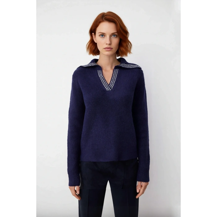 Kadın Regular Fit Devrik Yaka Taş Detaylı Düşük Kollu Triko Kazak Kışlık Şıklığın Vazgeçilmezi