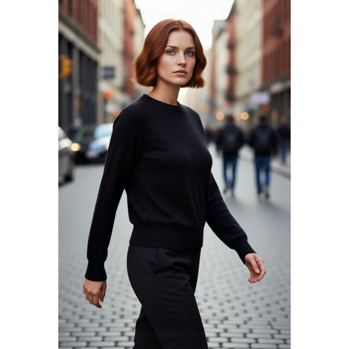 Kadın Regular Fit Düz Bisiklet Yaka Ekru Triko Kazak Kış Günleri İçin Konforlu ve Şık Bir Tercih