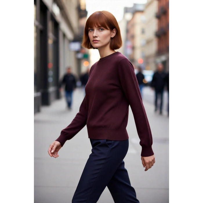 Kadın Regular Fit Düz Bisiklet Yaka Ekru Triko Kazak Kış Günleri İçin Konforlu ve Şık Bir Tercih