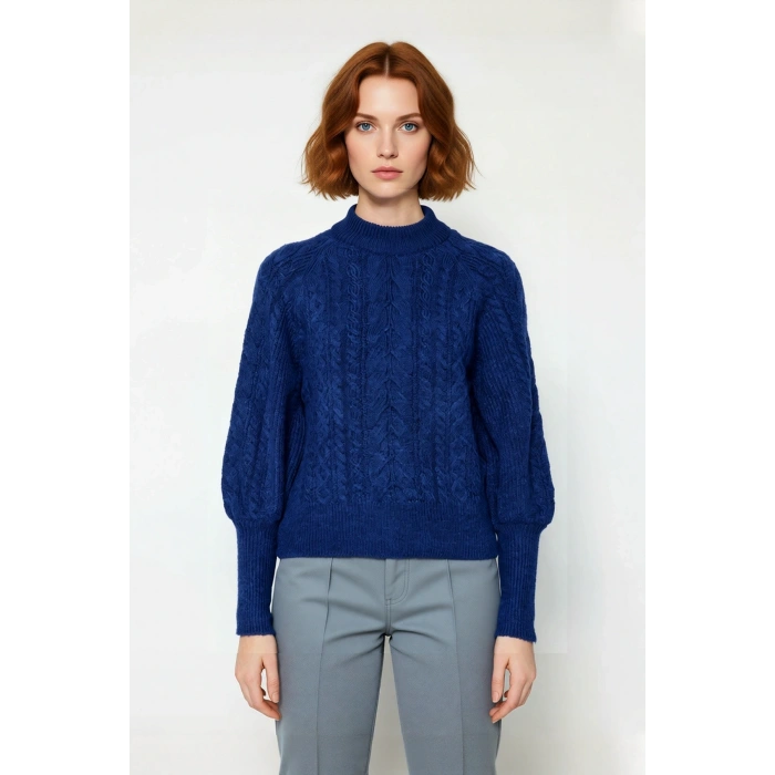 Kadın Regular Fit Yumuşak Dokulu Triko Kazak Balon Kol Dik Yaka Saç Örgü Kış Sezonu Şıklığı