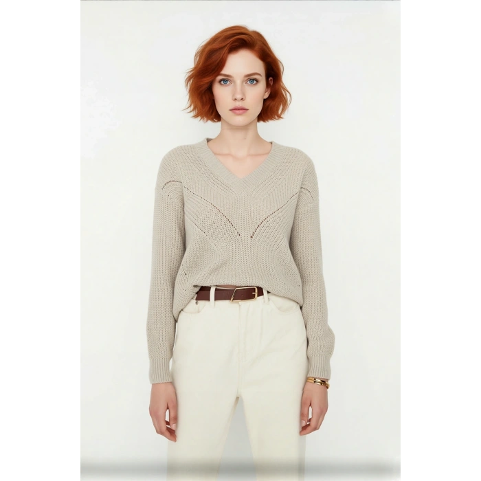 Kadın Regular Kalıp Akrilik Triko Kazak Ajurlu V Yaka Düşük Kol Kış Mevsimi İçin İdeal Şıklık.