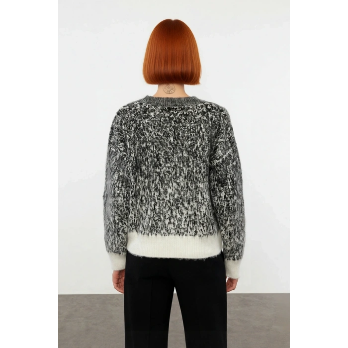 Kadın Regular Kalıp Bisiklet Yaka Taşlı Desenli Kalın Triko Kazak Kış ve Sonbahar Şıklığına Uyumlu