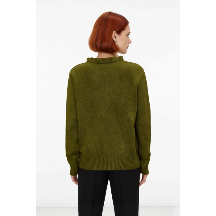 Kadın Regular Kalıp Düğme Detaylı Yaka Yumuşak Dokulu Uzun Kollu Triko Kazak Günlük Şıklık İçin