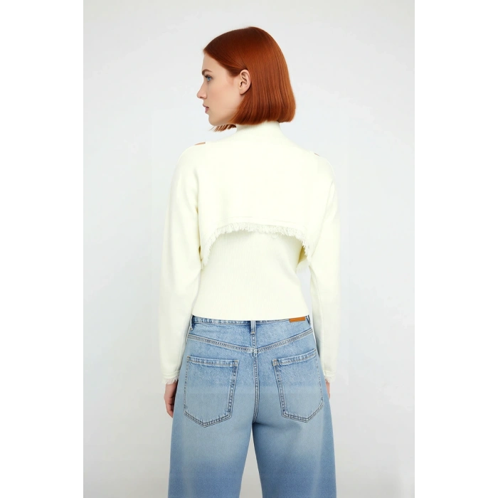 Kadın Regular Kalıp Orta Kalın Triko Kazak Bluz Takımı Düşük Kol Püsküllü Dik Yaka Kış Modası