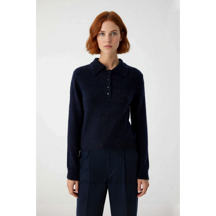 Kadın Regular Kalıp Polo Yaka Triko Kazak Kış Sezonu İçin Özel Tasarım Rahat Şık ve Konforlu