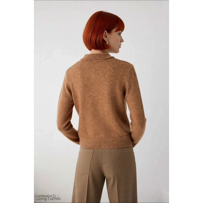 Kadın Regular Kalıp Polo Yaka Triko Kazak Kış Sezonu İçin Özel Tasarım Rahat Şık ve Konforlu