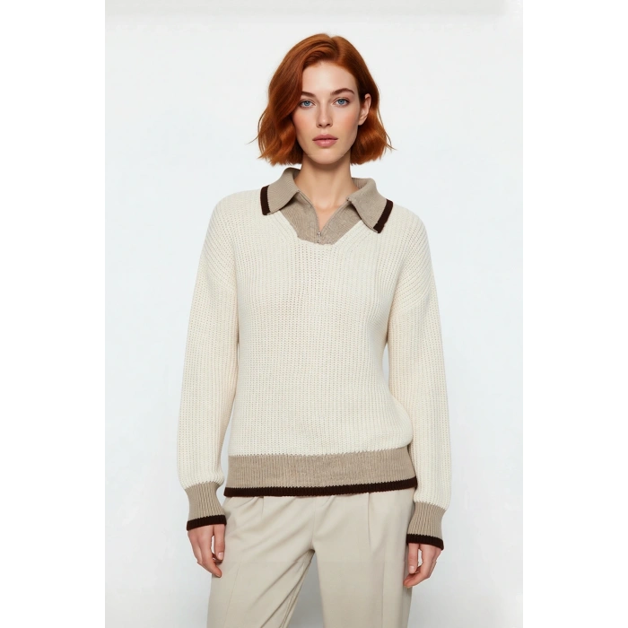 Kadın Regular Kalıp Renk Bloklu Dik Yaka Fermuarlı Triko Kazak Kış Sezonu İçin Şık Ve Rahat Bir