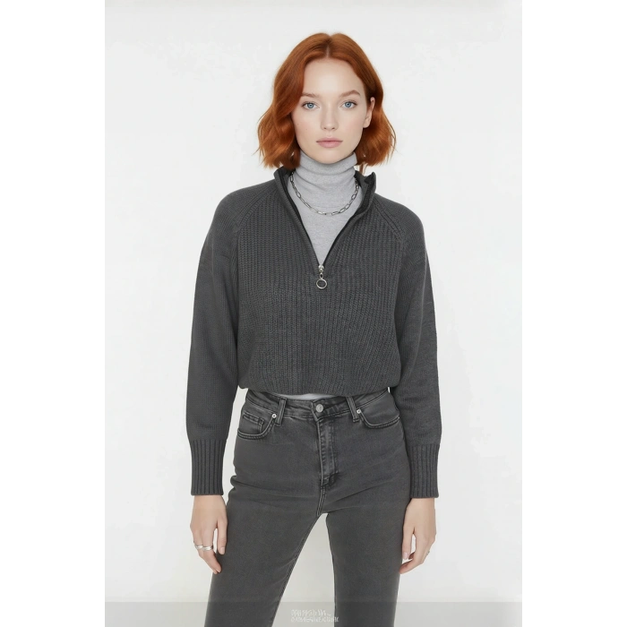 Kadın Regular Kalıp Selanik Örgü Fermuarlı Dik Yaka Crop Triko Kazak Soğuk Havaların Şık Seçimi