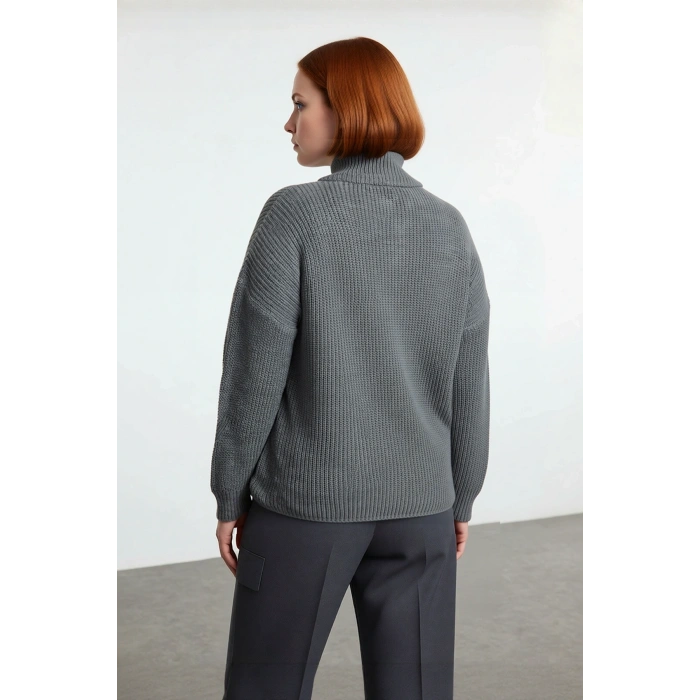 Kadın Regular Kalıp Uzun Düşük Kollu Fermuarlı Dik Yaka Selanik Dokuma Basic Triko Kazak Kaliteli