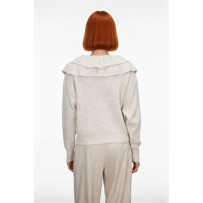 Kadın Regular Kalıp Yumuşak Dokulu Uzun Kollu Triko Kazak Fırfır Yaka Detaylı Kışlık Şıklık