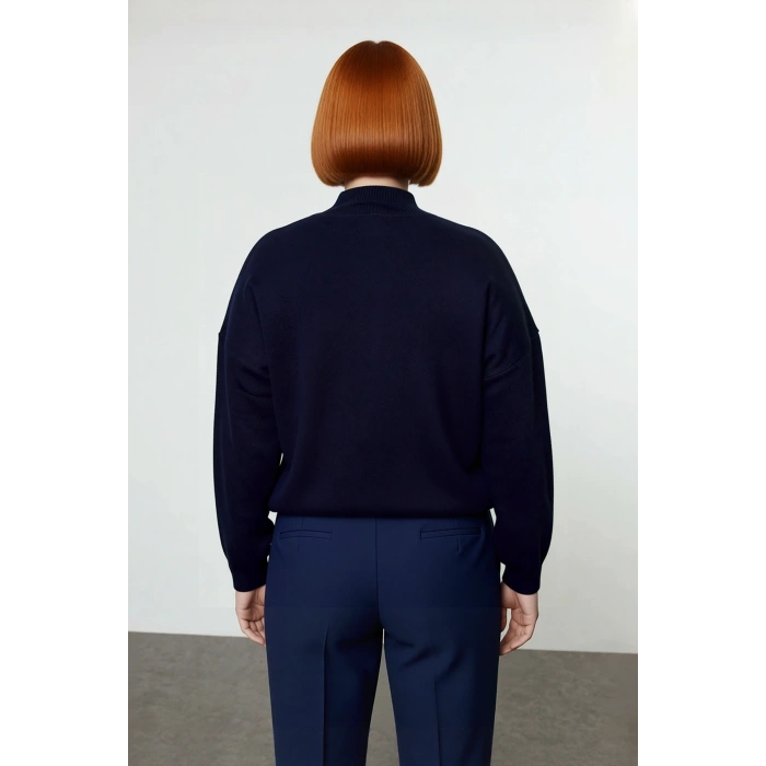 Kadın Relaxed Kalıp Balıkçı Yaka Triko Kazak Yan Düğme Detaylı Uzun Kol Kışlık Şıklık Sunar