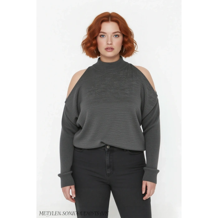 Kadın Relaxed Kalıp Dik Yaka Düşük Uzun Kollu Omzu Açık Detaylı Modern Konforlu Triko Kazak