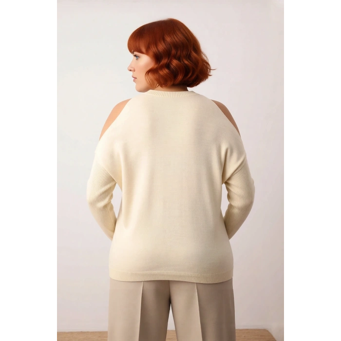 Kadın Relaxed Kalıp Dik Yaka Düşük Uzun Kollu Omzu Açık Detaylı Modern Konforlu Triko Kazak