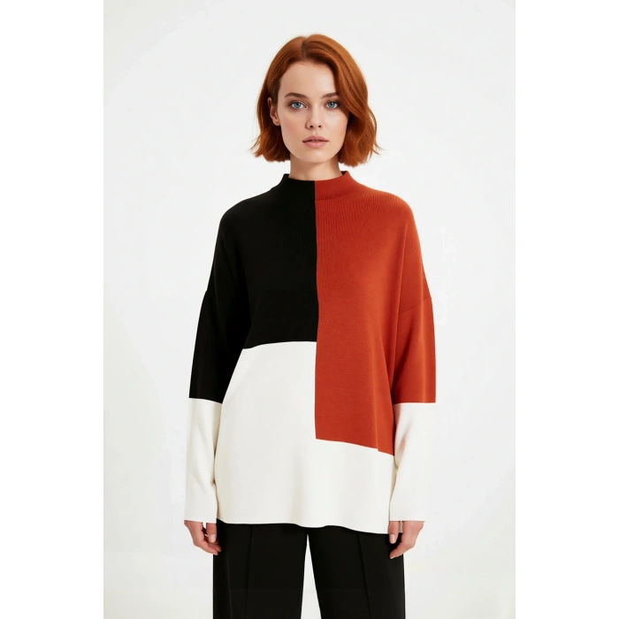 Kadın Relaxed Kalıp Dik Yaka Renk Bloklu Triko Kazak Kış Günleri İçin Konforlu ve Şık Seçim