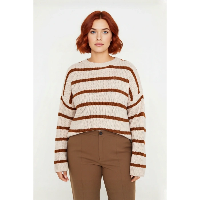 Kadın Relaxed Kalıp Düşük Omuz Triko Kazak Akrilik Materyaliyle Kış Günlerinin Vazgeçilmezi