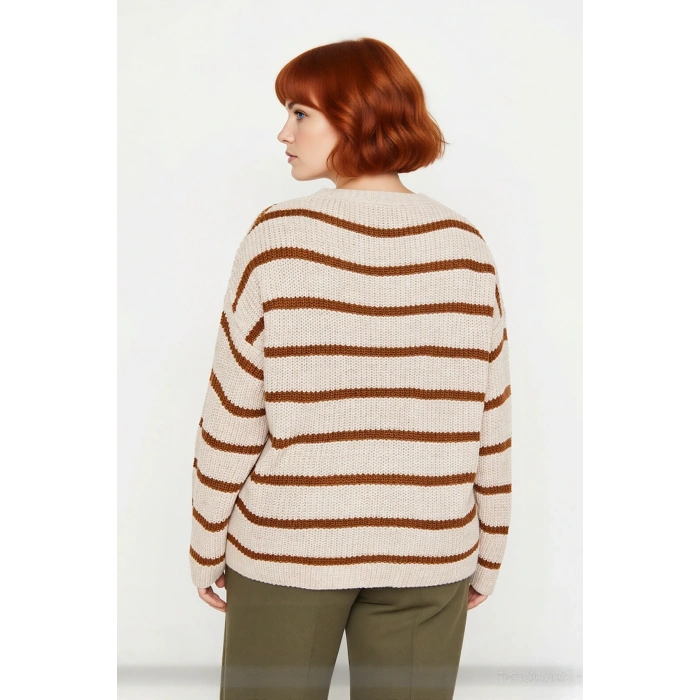 Kadın Relaxed Kalıp Düşük Omuz Triko Kazak Akrilik Materyaliyle Kış Günlerinin Vazgeçilmezi