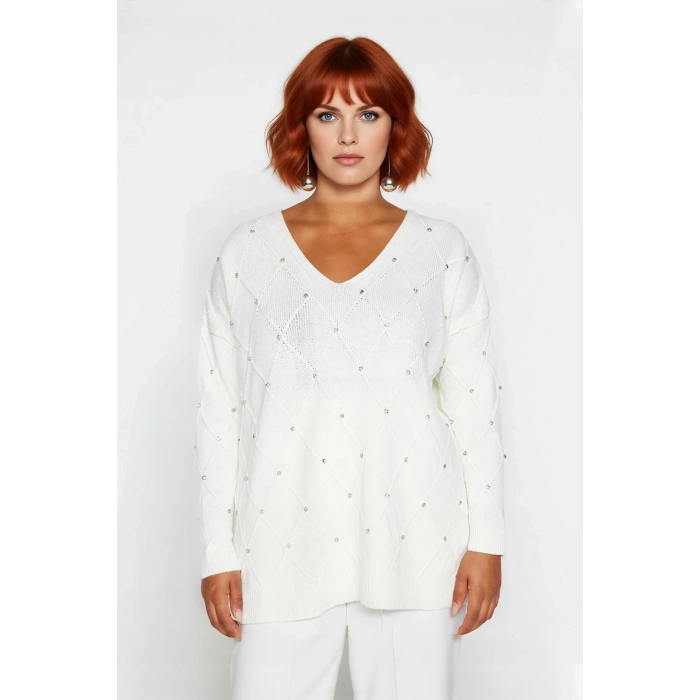 Kadın Relaxed Kalıp V Yaka Akrilik Triko Kazak Taş İşlemeli Uzun Kollu Kışlık Şıklık Sunar.