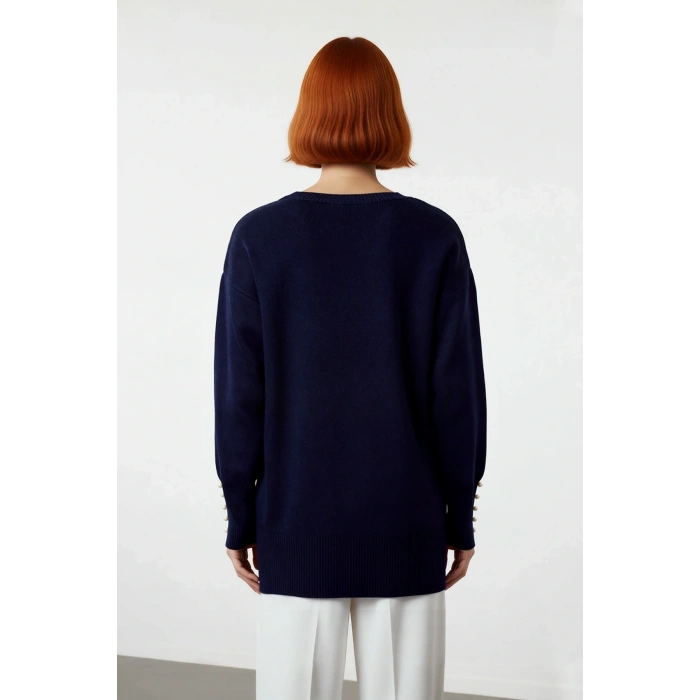 Kadın Relaxed Kesim Bisiklet Yaka İnci Detaylı Uzun Kollu Triko Kazak Günlük Kombinler İçin Şık Bir