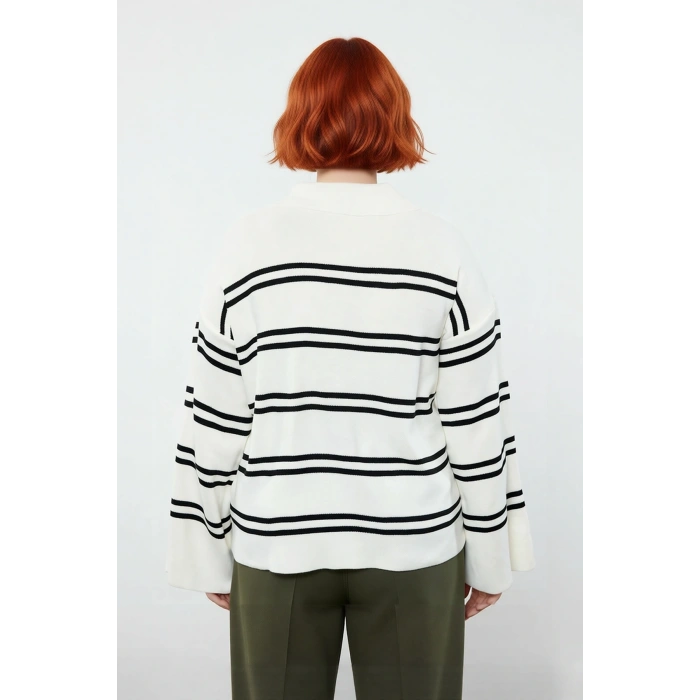 Kadın Relaxed Kesim Çizgili Polo Yaka Akrilik Triko Kazak Kış Sezonu Günlük Şıklıkta Konfor Sunar