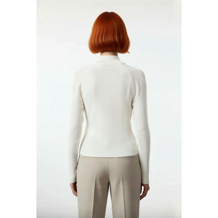 Kadın Şık Akrilik Fitted Kesim Dik Yaka Düz Desen Uzun Kol Triko Kazak Ofis ve Günlük Kullanım