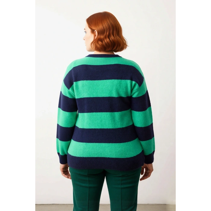 Kadın Şık Çizgili Bisiklet Yaka Triko Kazak Düşük Kol Tasarımıyla Kış Kombinlerinin Gözdesi