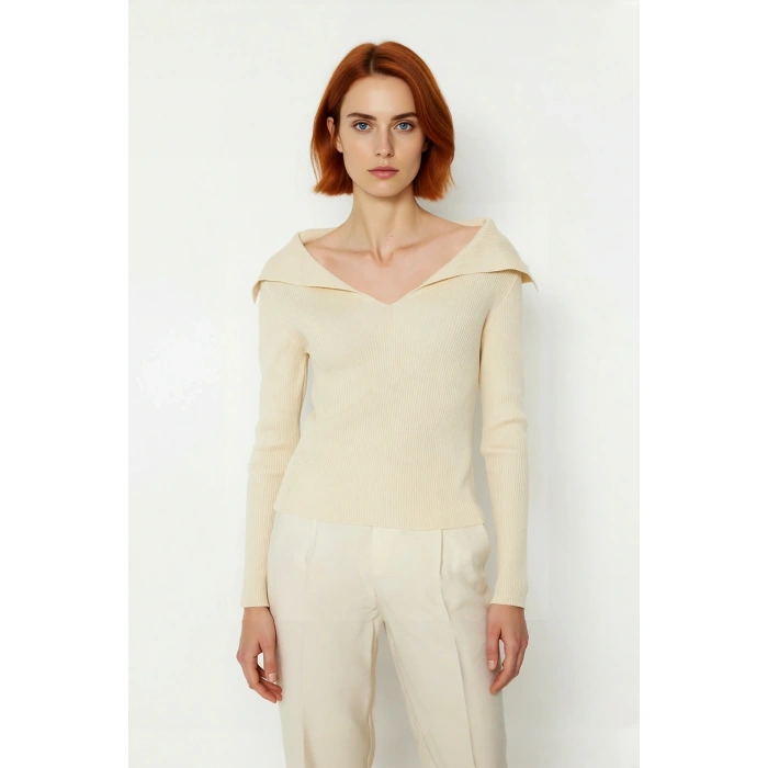 Kadın Şık Devrik Yaka Fitilli Triko Üst Fitted Kesim Uzun Kol Crop Model İlkbahar Sonbahar