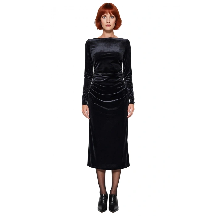 Kadın Şık Kayık Yaka Siyah Kadife Midi Elbise Uzun Kollu Büzgülü Bodycon Kış Mevsimi Özel Davet